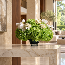 Laden Sie das Bild in den Galerie-Viewer, VICKY YAO - Luxury Premium Real Touch Hydrangea Arrangement in a Glass Vase
