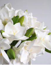 画像をギャラリービューアに読み込む, VICKY YAO Design - Elegant French Floral Arrangement Timeless Elegant Home Decor Romantic Real Touch White Amaryllis Classic Centerpiece