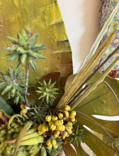 Laden Sie das Bild in den Galerie-Viewer, VICKY YAO - Large Custom Artificial Rare Flowers Bouquet – Wabi-Sabi Aesthetic Faux Floral Arrangement for Unique Home Decor Without Vase