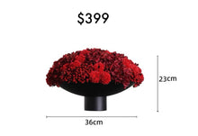 Laden Sie das Bild in den Galerie-Viewer, VICKY YAO Fine Art - Premium Faux Red Flower Arrangement – Modern Centerpiece in Black Vase W70xH40cm