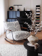 Laden Sie das Bild in den Galerie-Viewer, VICKY YAO -  Handmade Japanese studio art pottery Vase textured grey Ceramic Vase – Rough Potter Without flowers Wabi Sabi Vase