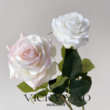 Load image into Gallery viewer, VICKY YAO FRAGRANCE - Real Touch Champagne 12 Alice Roses Floral Art &amp; Luxury Fragrance 50ml