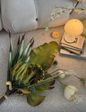 Laden Sie das Bild in den Galerie-Viewer, VICKY YAO - Large Custom Artificial Rare Flowers Bouquet – Wabi-Sabi Aesthetic Faux Floral Arrangement for Unique Home Decor Without Vase
