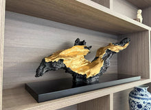 將圖片載入圖庫檢視器 VICKY YAO-Modern Abstract Resin Sculpture | Gold &amp; Black Driftwood Style Art | Faux Wood Art Decor for Office, Zen Space 28.3” L ×  12.6” H