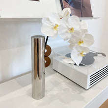 Load image into Gallery viewer, VICKY YAO Faux Floral - A single stem of Phalaenopsis orchid with a realistic touch, available in different colors