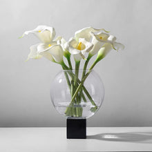 Laden Sie das Bild in den Galerie-Viewer, Vicky Yao Faux Floral - Exclusive Design Artificial Calla Lily Arrangements
