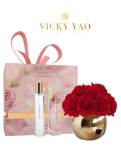 Laden Sie das Bild in den Galerie-Viewer, VICKY YAO FRAGRANCE - Natural Touch Fire Red 12 Alice Roses Golden Ceramic Pot &amp; Luxury Fragrance 50ml
