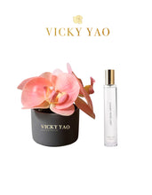 將圖片載入圖庫檢視器 VICKY YAO FRAGRANCE - Cute Natural Touch Pink Faux Orchid Art &amp; Luxury Fragrance 50ml