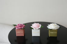 Laden Sie das Bild in den Galerie-Viewer, VICKY YAO x Kogan - Natural Touch Super Large 12cm Fuchsia Pearl White Damask Rose &amp; Luxury Fragrance Gift Box 50ml