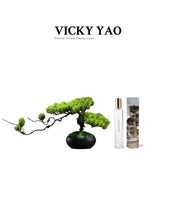 將圖片載入圖庫檢視器 VICKY YAO Faux Bonsai - Natural Fresh Green Pine Artificial Bonsai Arrangement &amp; Luxury Bonsai Fragrance 50ml