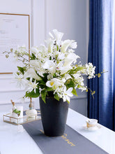Laden Sie das Bild in den Galerie-Viewer, Vicky Yao Faux Floral - Exclusive Design Artificial White Calla Lily Floral Arrangement