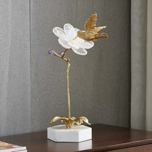 Laden Sie das Bild in den Galerie-Viewer, VICKY YAO Table Decor - Exclusive Design Handmade Luxury Natural Crystal Brass Bird Art