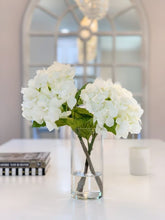 Laden Sie das Bild in den Galerie-Viewer, Vicky Yao Faux Floral - Artificial White Hydrangea Arrangement In Vase