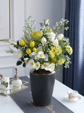 Laden Sie das Bild in den Galerie-Viewer, Vicky Yao Faux Floral - Exclusive Design Artificial White Calla Lily Floral Arrangement