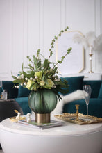 Laden Sie das Bild in den Galerie-Viewer, VICKY YAO Faux Floral - Brown/Green  Ball Vase Artificial  Flower Arrangement
