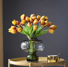 画像をギャラリービューアに読み込む, VICKY YAO Faux Floral - Real Touch Artificial Elegant Tulip Flower Arrangement