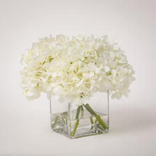 Laden Sie das Bild in den Galerie-Viewer, Vicky Yao Faux Floral - Best Seller Real Touch Artificial Hydrangea Flower Arrangement