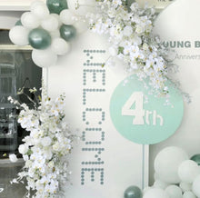 Laden Sie das Bild in den Galerie-Viewer, Vicky Yao Wedding Flower - Exclusive Design Decorative Wedding Frame Floral Arrangement