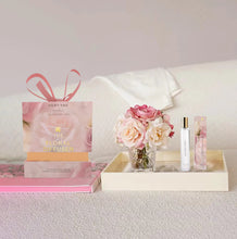 Laden Sie das Bild in den Galerie-Viewer, VICKY YAO FRAGRANCE- Love &amp; Dream Series BabyPink &amp; Luxury Fragrance Gift Box 50ml
