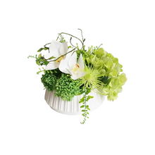 Laden Sie das Bild in den Galerie-Viewer, VICKY YAO Faux Floral - Exclusive Design Fresh Green Real Touch Artificial Flowers Arrangement
