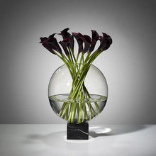 Laden Sie das Bild in den Galerie-Viewer, Vicky Yao Faux Floral - Exclusive Design Artificial Calla Lily Arrangements